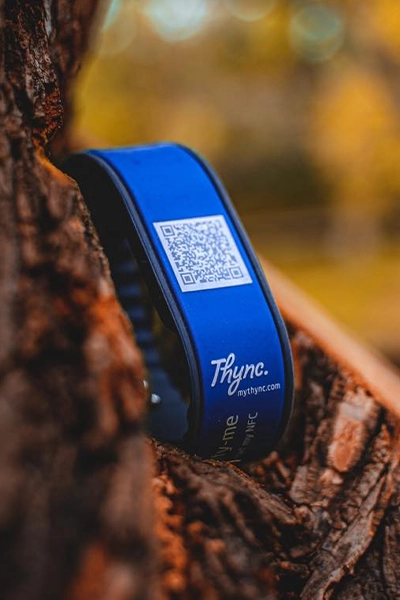 Description_Image-Top-SOS-Wristband.webp