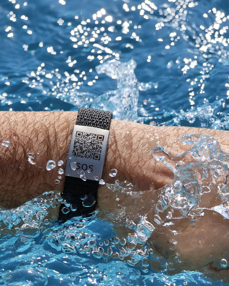 SOS-bracelet-textile-black-water_A01.webp